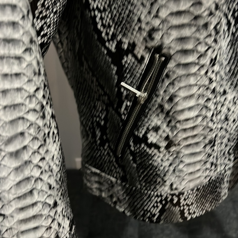 Jacket - Picture 4 of 6